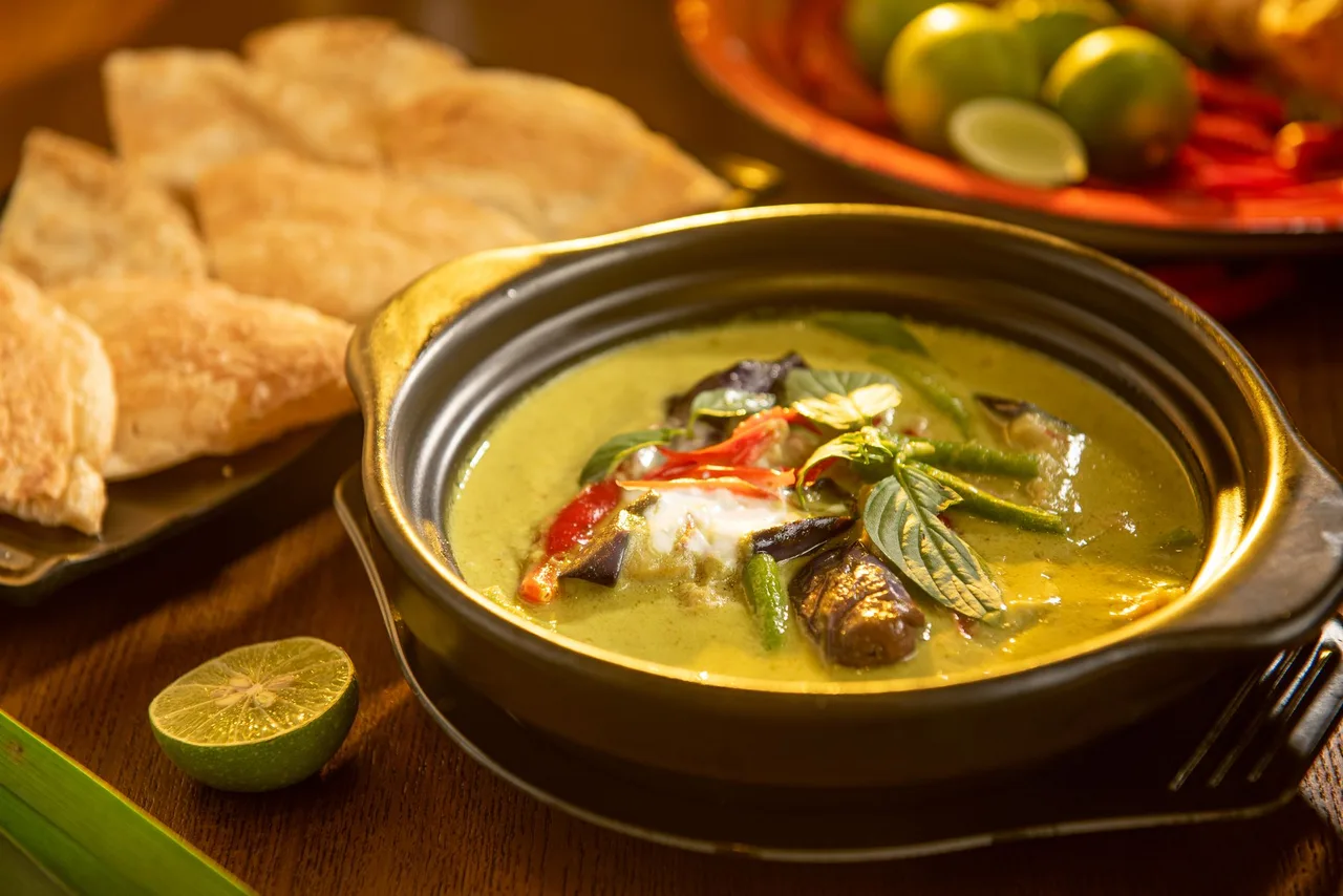 Spicy thai green curry chicken