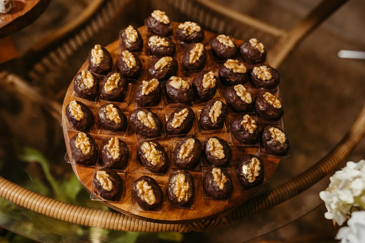 Date and walnut energy bars