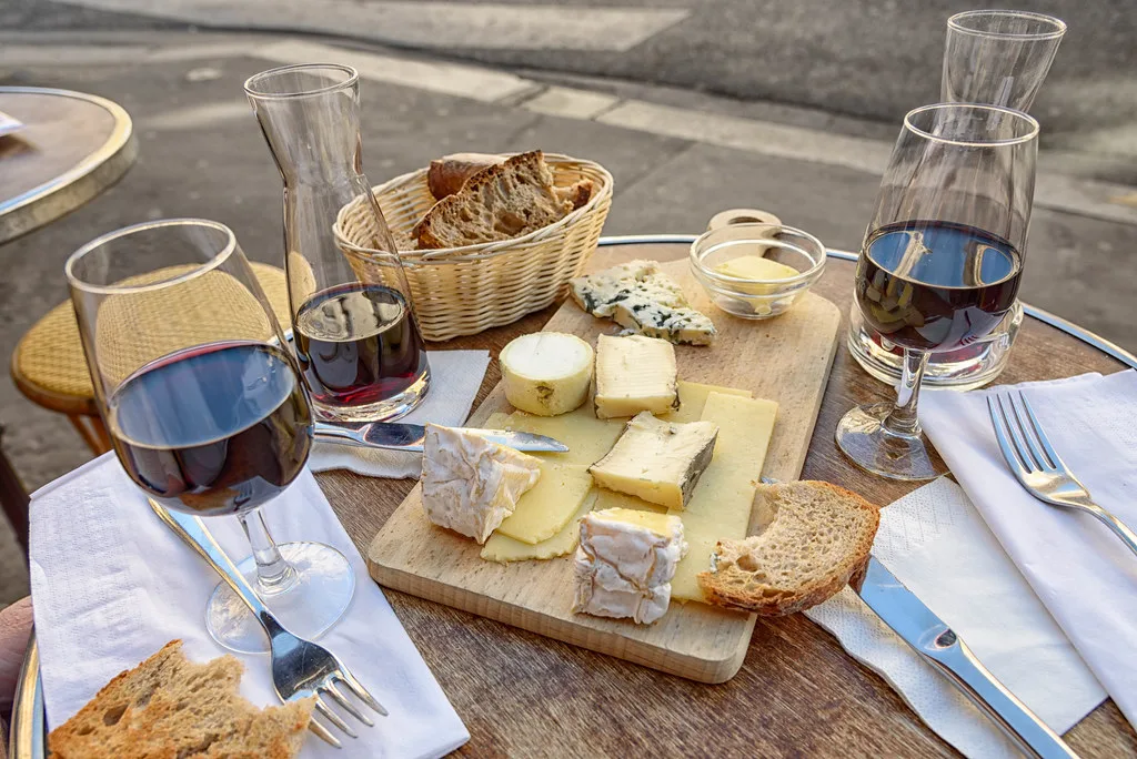 Low-carb cheese and olive plate