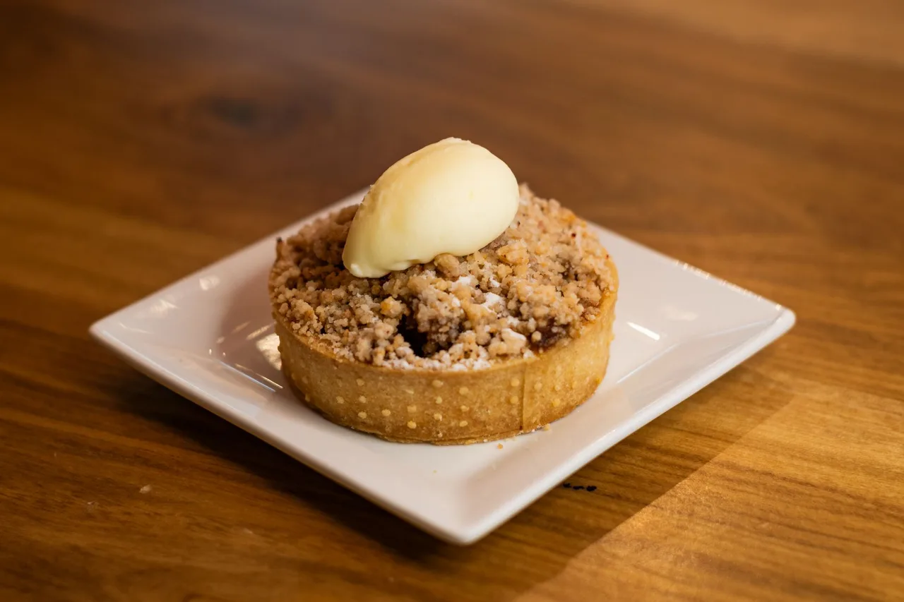 Classic apple crumble