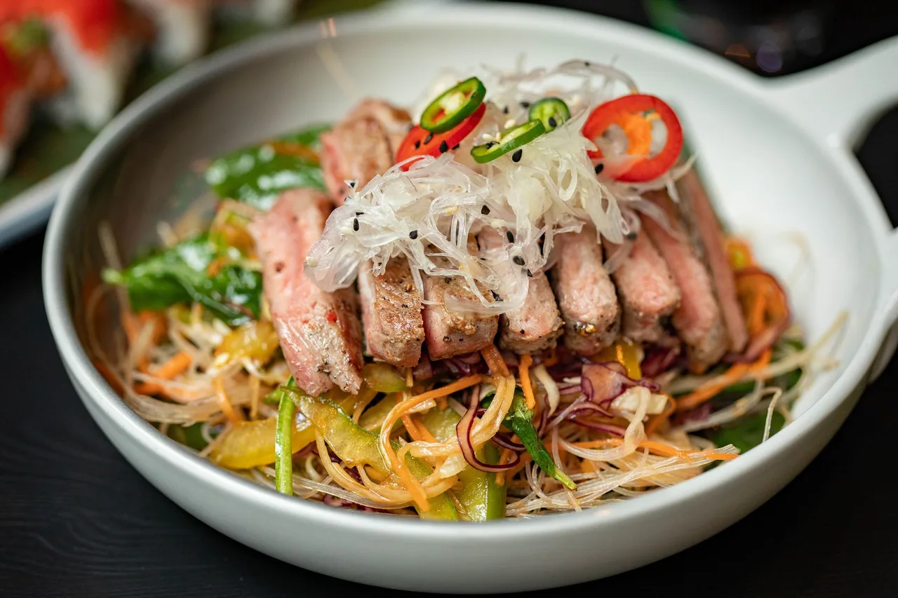 Spicy thai beef salad