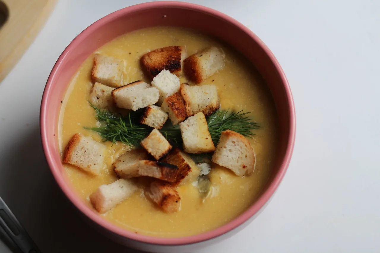 Cheese Soup with Croutons