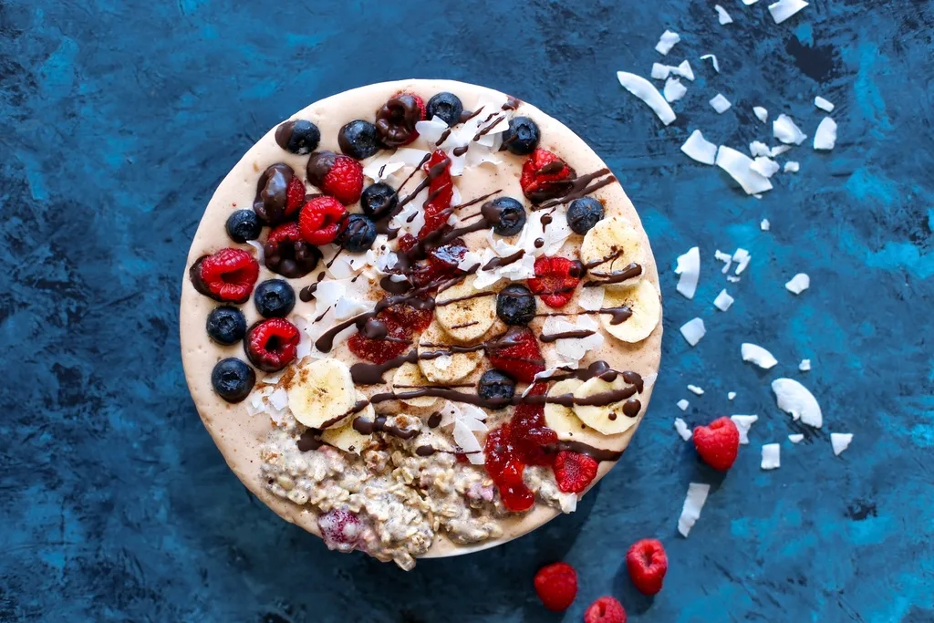 Lactose-free berry smoothie bowl
