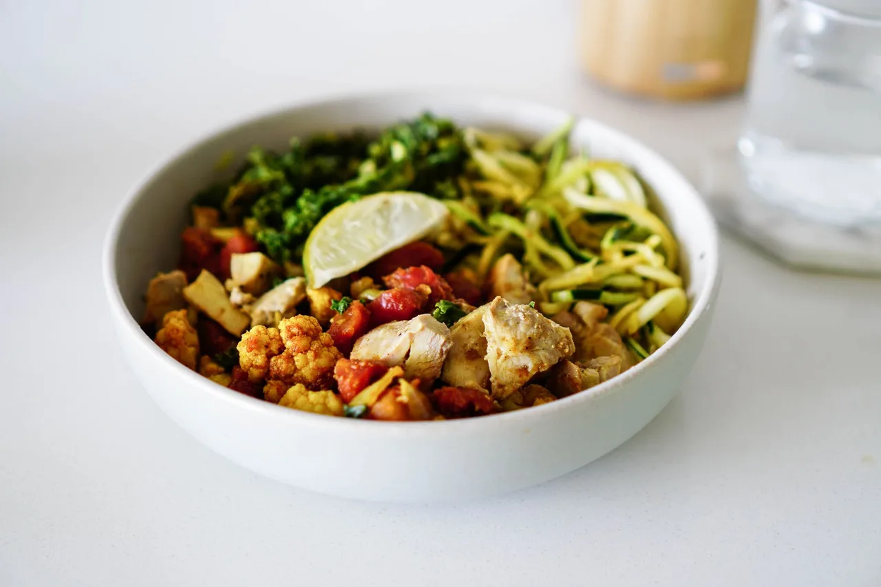 Low-carb chicken and cauliflower rice