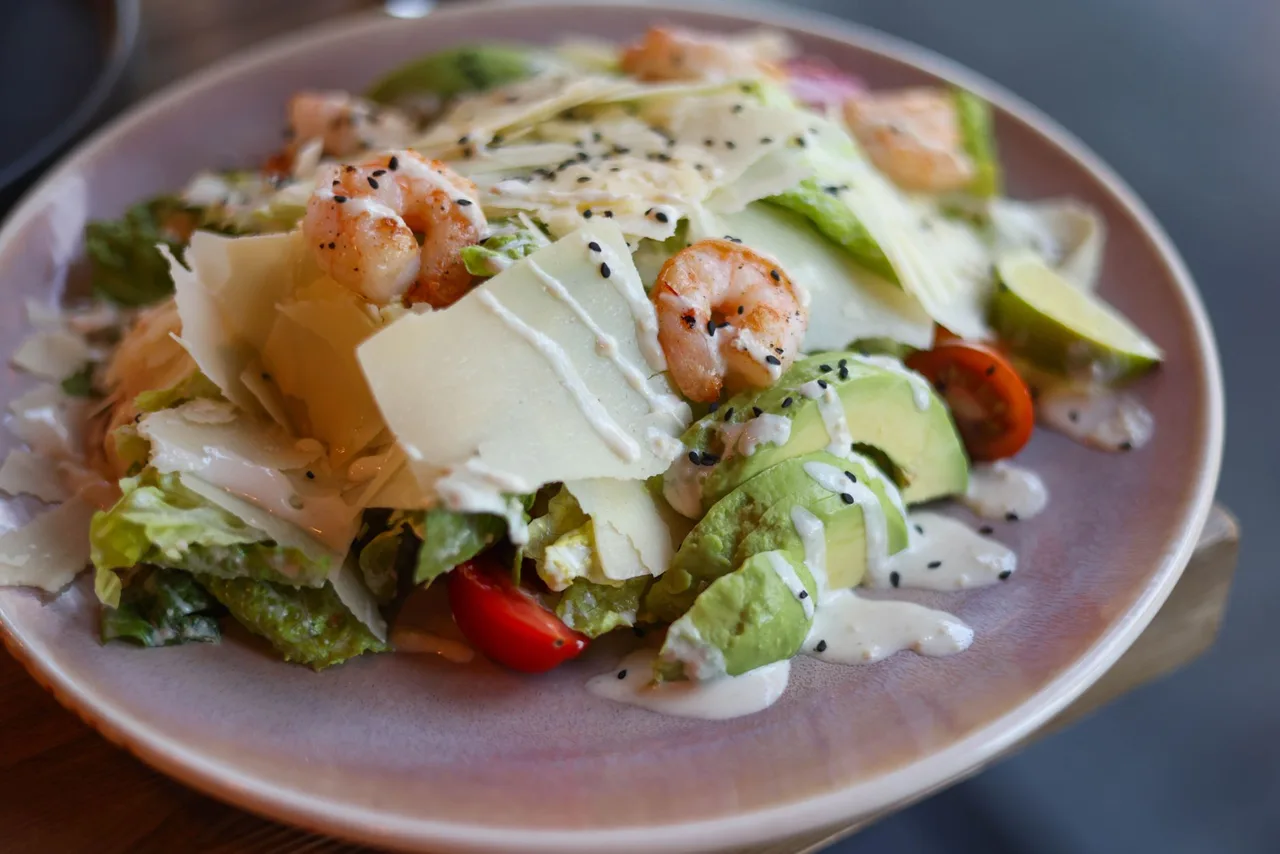 Spicy shrimp and avocado salad