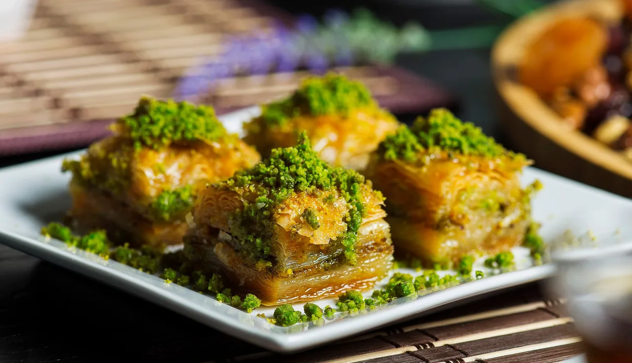 Classic baklava bites