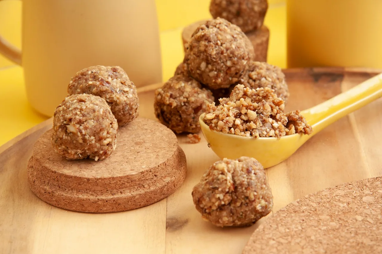 Walnut and date energy bites